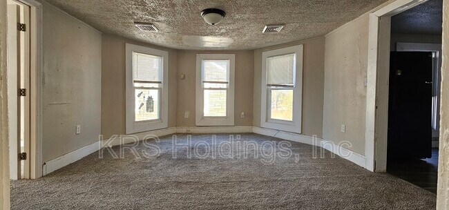 Building Photo - 918 Watson St