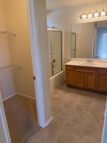 Building Photo - 3600 Banyon Ct