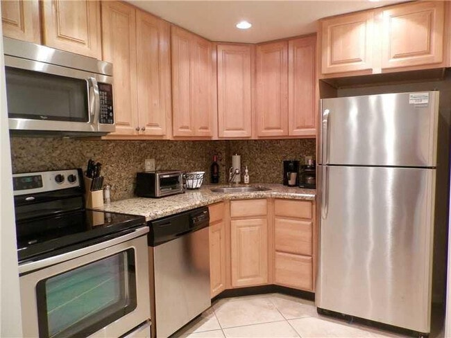 Building Photo - 124 NE 19th Ct