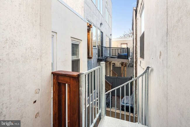 Building Photo - 1152 S 15th St