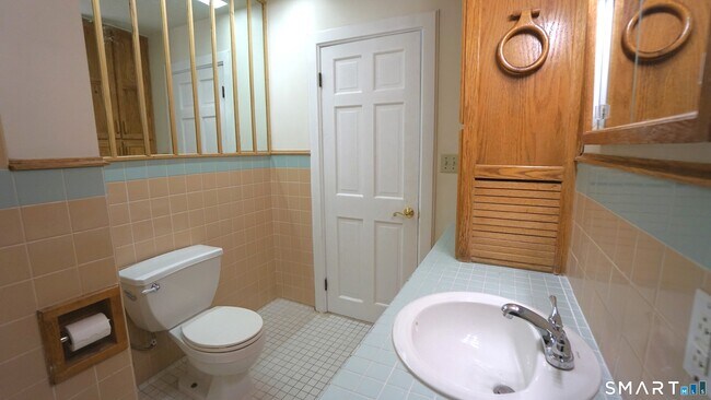 Building Photo - 42 Woodbridge St