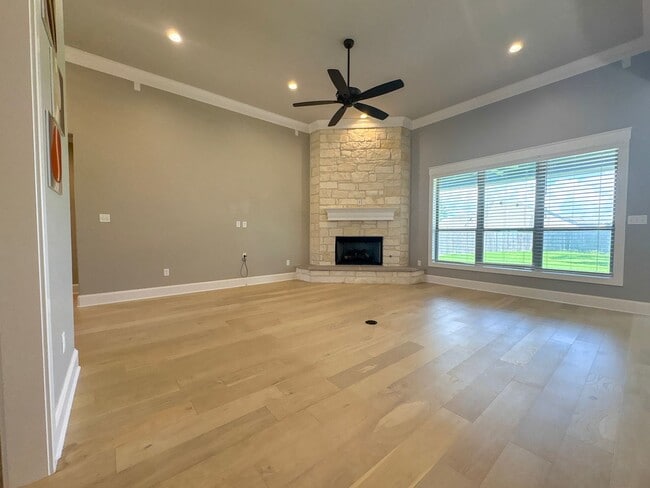 Building Photo - Available Now! Gorgeous 4 Bedroom 3 Bath i...