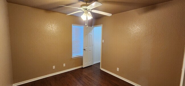 Building Photo - 3 Bedroom / 2 Bath Duplex – Text 201-231-7228 or Call 254-634-7698 for more info