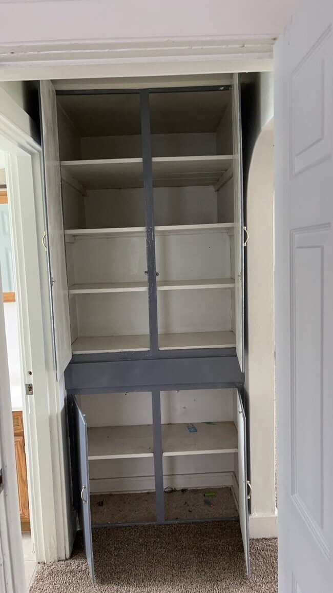 Building Photo - 32 Stafford Ave