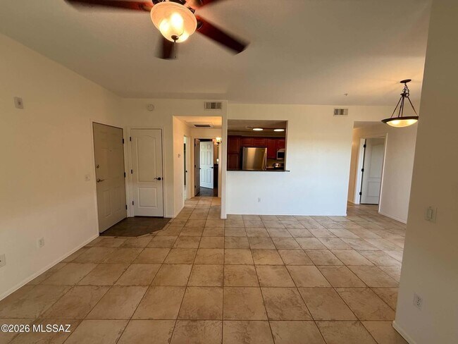 Building Photo - 2550 E River Rd
