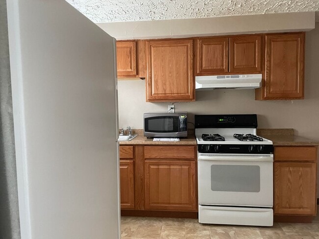 Building Photo - 2 Bedroom Townhome in Moon
