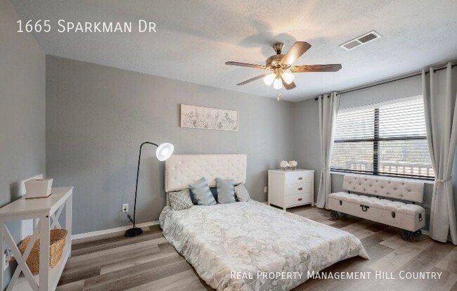 Building Photo - 1665 Sparkman Dr