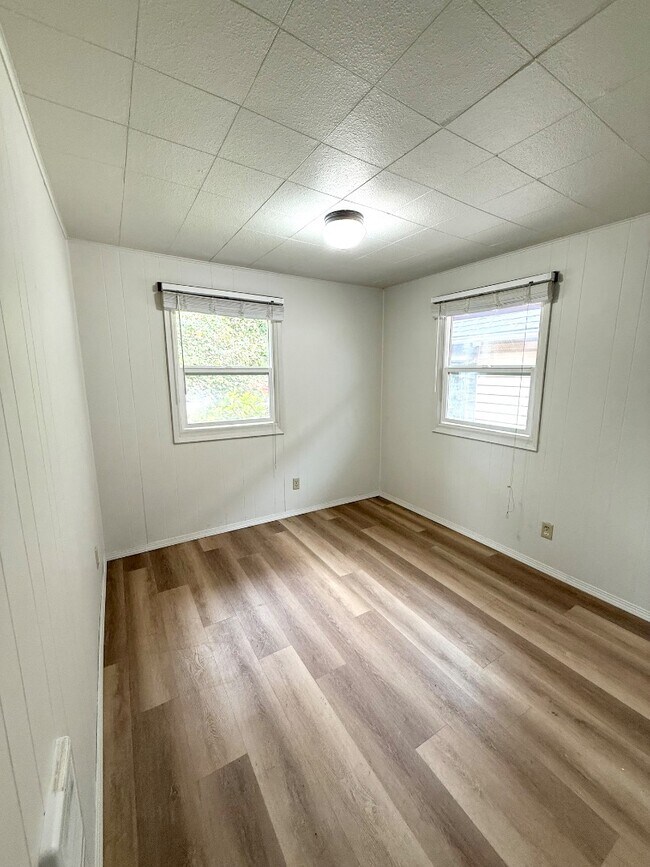Building Photo - 31545 NW Hillcrest St