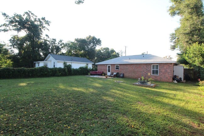 Building Photo - Updated 2BR Home Near Downtown Pensacola –...