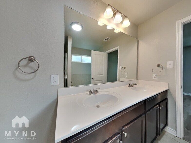 Building Photo - 15453 Bobwhite Quail