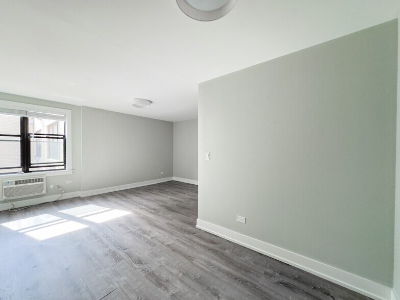 Building Photo - 450 W Barry Ave