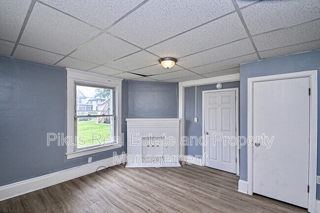 Building Photo - 825 7th St NW