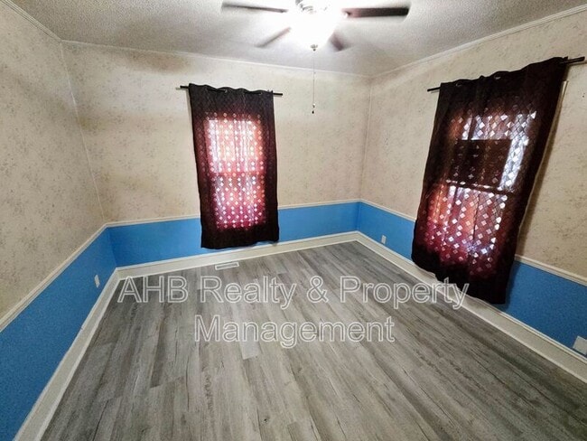 Building Photo - 914 Stokes St