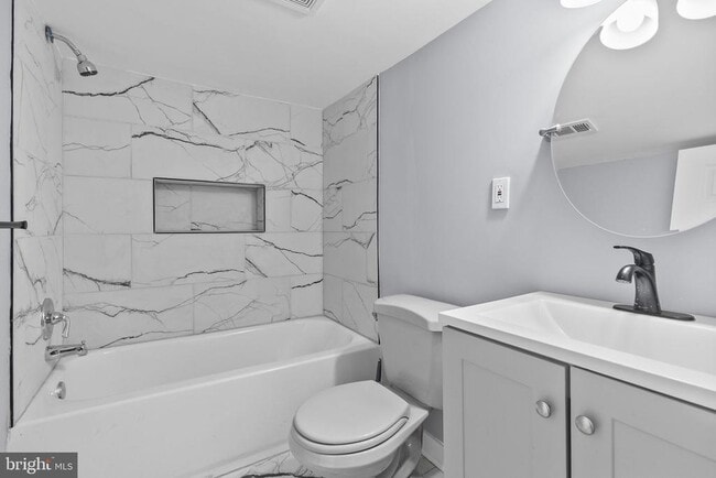 Building Photo - 4840 Hayes St NE