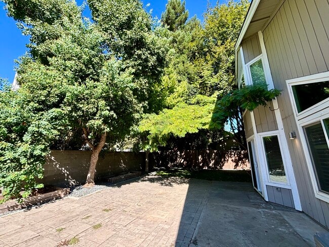 Building Photo - 7592 Deltawind Dr