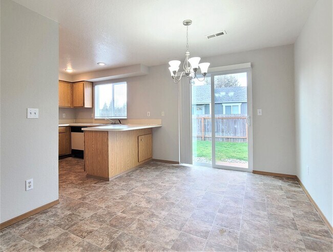 Building Photo - Charming 3 Bed/ 1.5 Bath Home Available in Lake Stevens