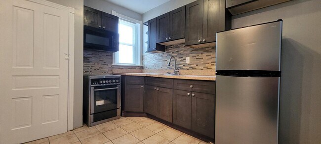 Building Photo - 5138 Ludlow St