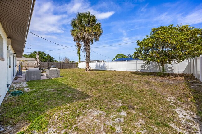 Building Photo - 1160 Altman Dr