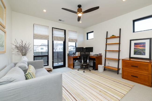 Building Photo - Beautiful Fully Furnished Custom Home in Rancharrah