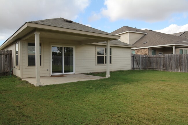 Building Photo - 6032 Genova Pl