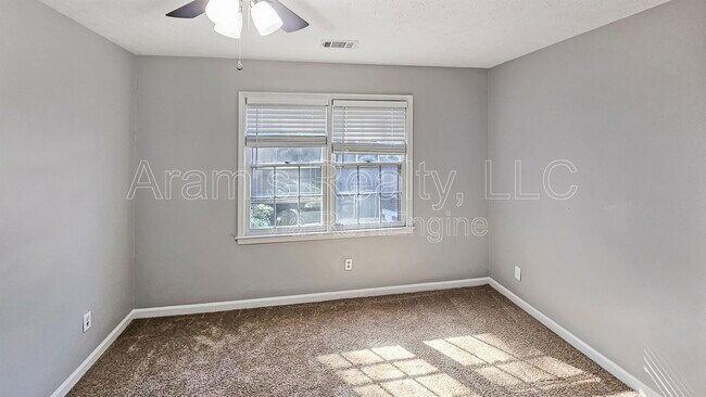 Building Photo - 4858 Glenwhite Dr