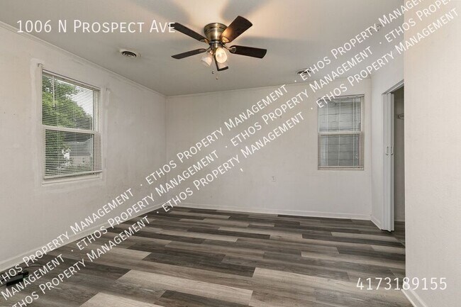 Building Photo - 1006 N Prospect Ave