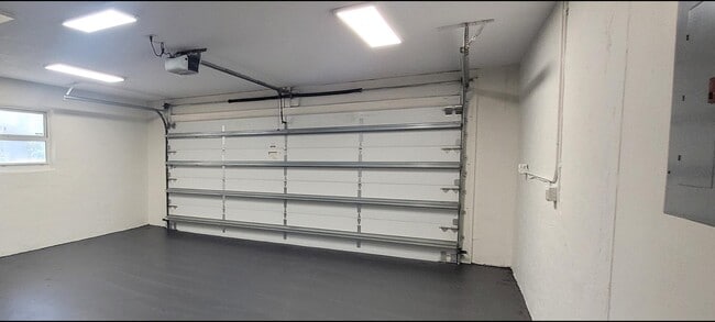 Building Photo - 524 Indigo Ave