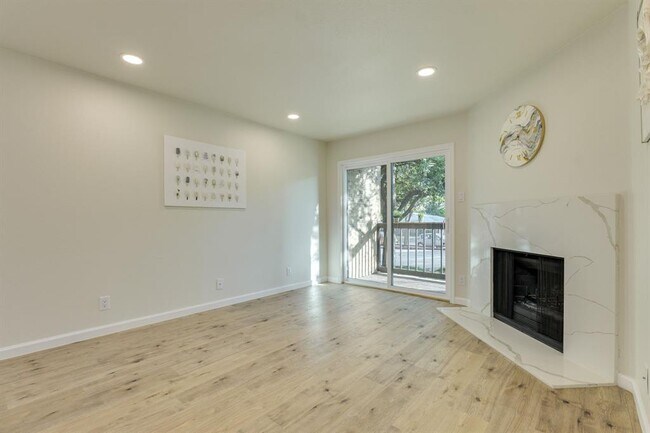 Building Photo - 8888 Tallwood Dr