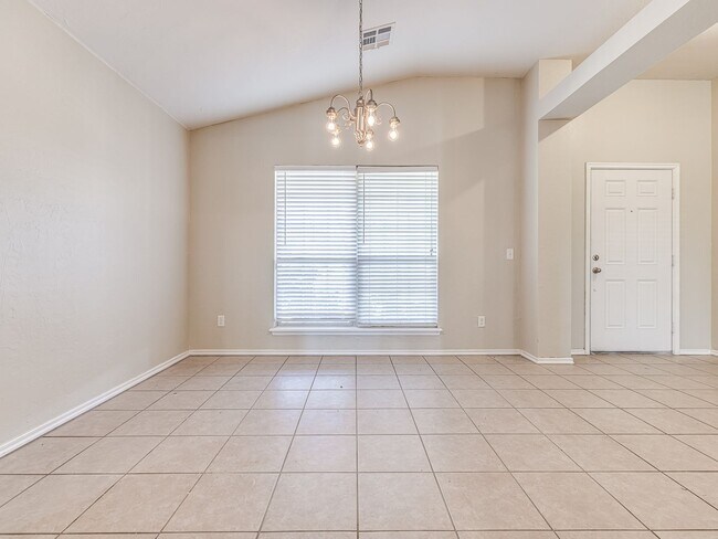 Building Photo - Updated home in Edmond + 3 bed + 2 bath