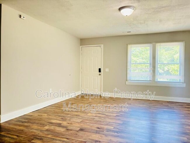 Building Photo - 113 Bingo Ln
