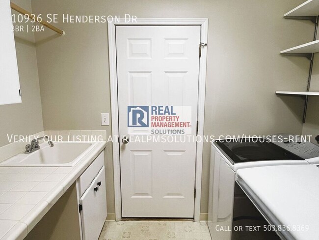 Building Photo - 10936 SE Henderson Dr