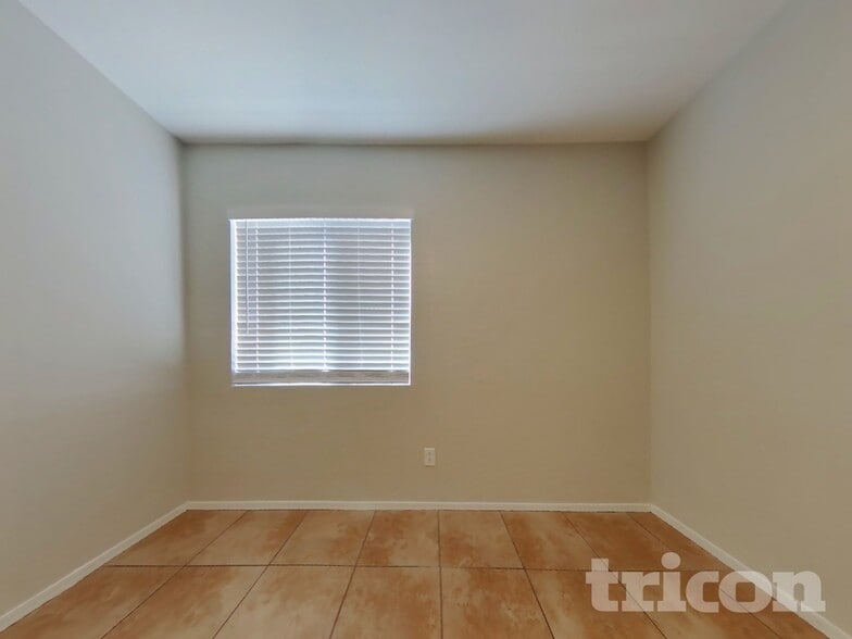 Building Photo - 22371 W Solano Dr