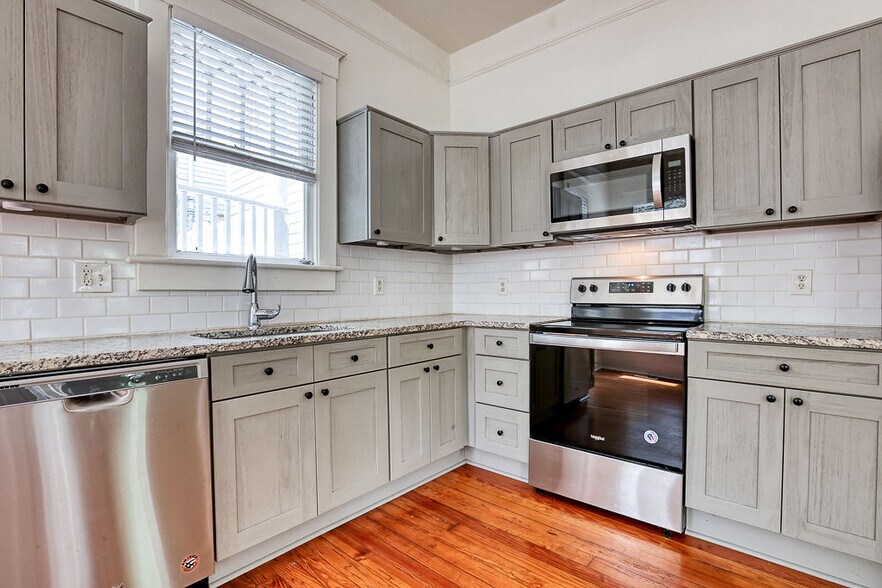 Building Photo - 301 W 32nd St