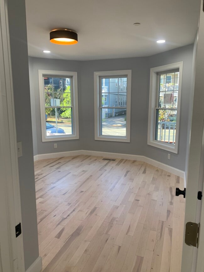 Building Photo - 32 Cameron Ave