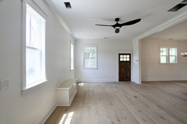 Building Photo - 406 Shakespeare Ln