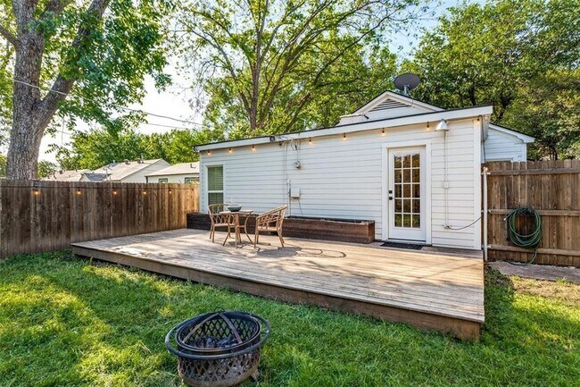 Building Photo - 3812 Birchman Ave