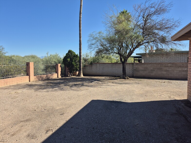 Building Photo - 3068 W Wyoming St