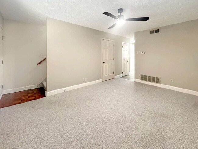 Building Photo - Updated 2BR End-Unit Condo | Pool Community | Minutes to Downtown Gainesville