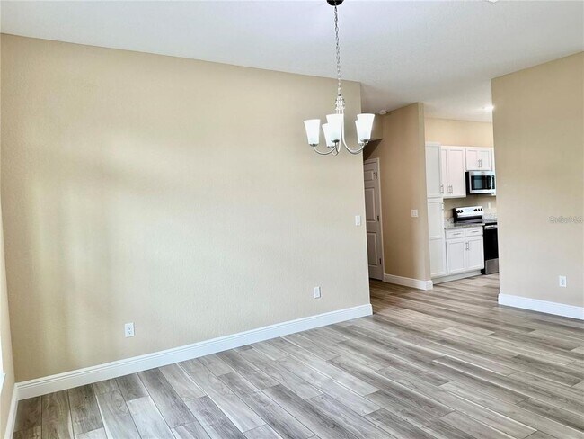 Building Photo - 13075 House Finch Rd