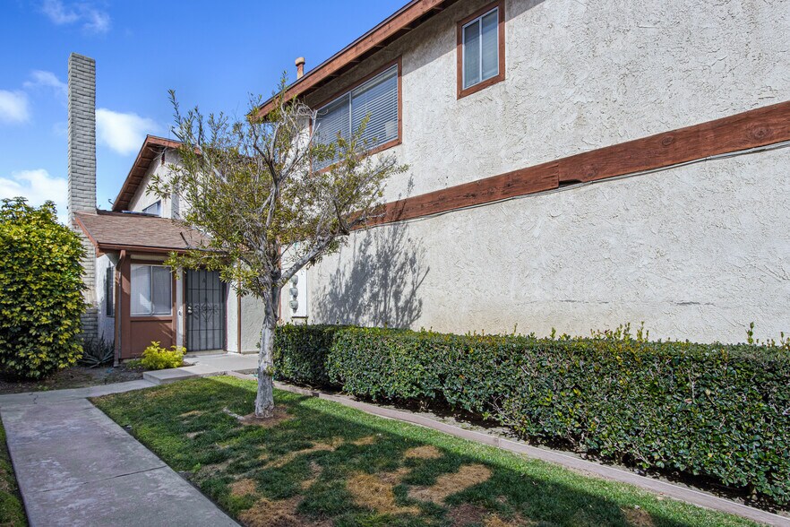 Building Photo - 3005 Jeffrey Dr