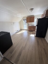 Building Photo - 2210 W Iowa St