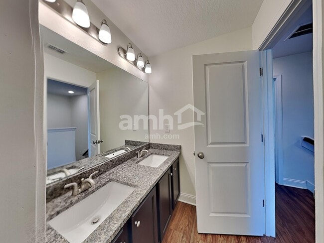 Building Photo - 2951 Hill Valley Ln