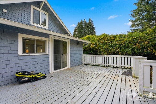 Building Photo - 1321 NW Drake Way