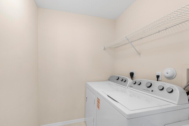 Building Photo - 4535 Thornwood Cir