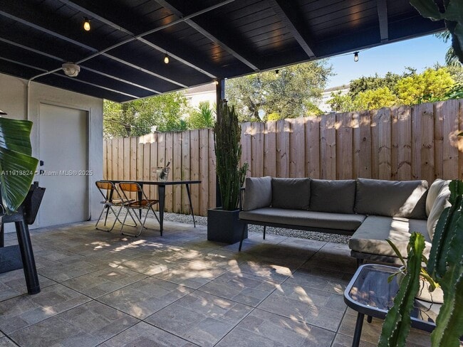 Building Photo - 1009 NW 11th Ct