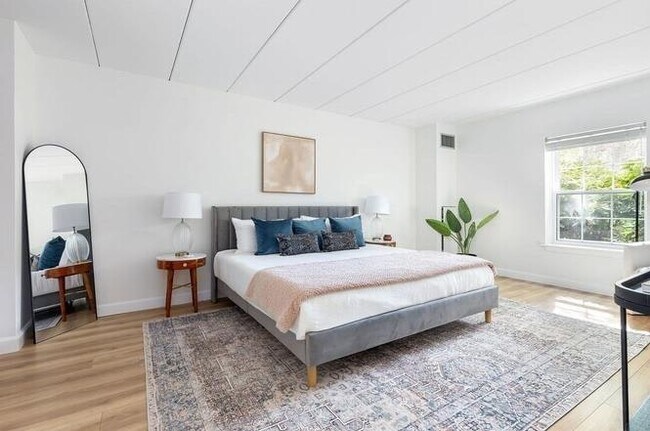 Building Photo - 100 Boatswains Wy