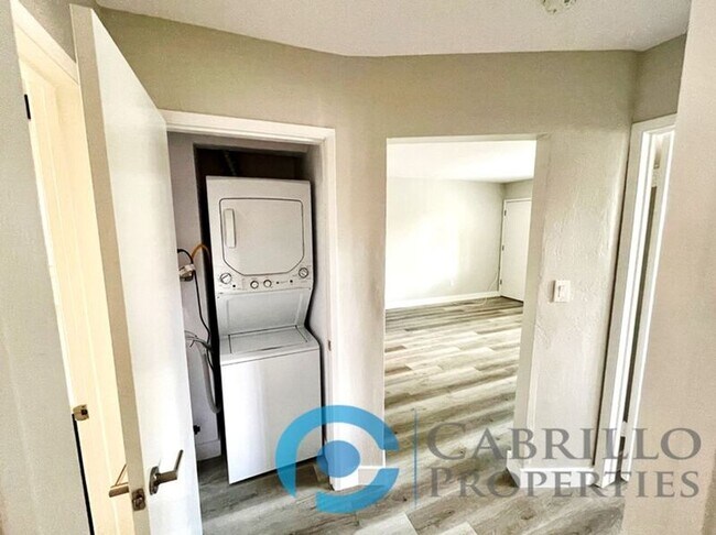 Building Photo - 4661 Oregon St