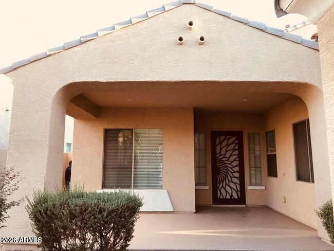 Building Photo - 2417 E Iris Dr