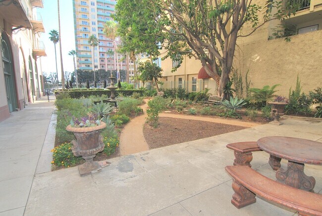 Building Photo - Chic Ocean-View Furnished Studio in a Hist...