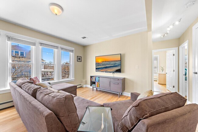 Light filled apartment - 701 Asbury Ave